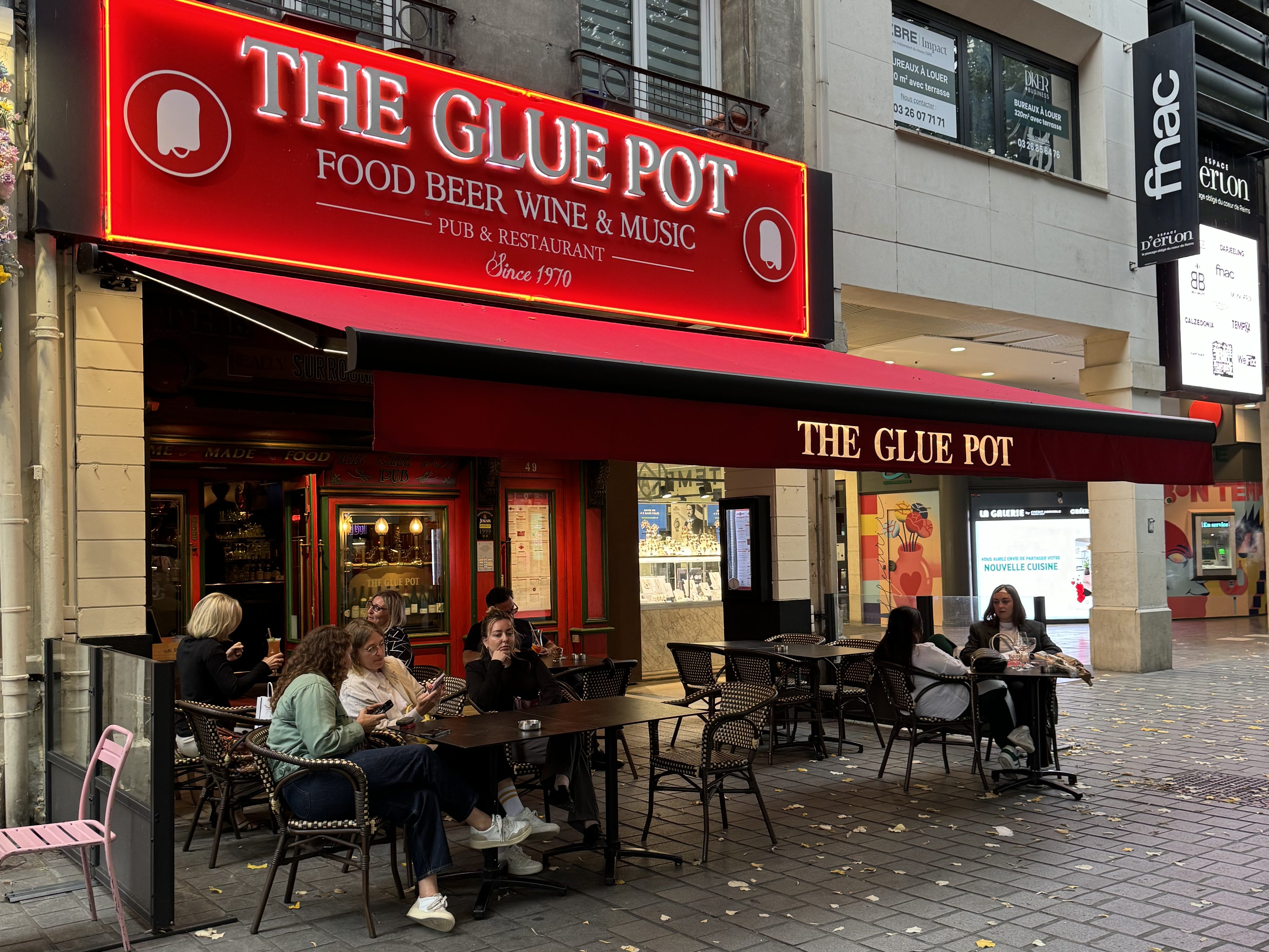 Image of the exterior of the Glue Pot restaurant