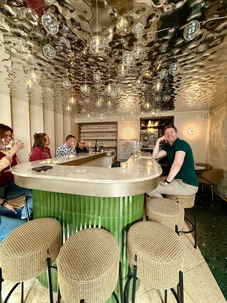 The charming central u-shaped bar at Bubble Bliss